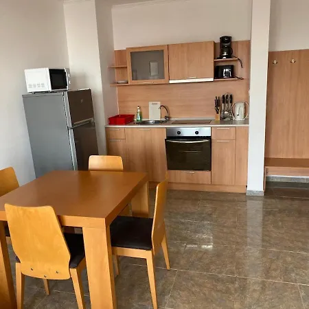 Stylish, 1-bedroom At Watermill Complex Bŭnzarito